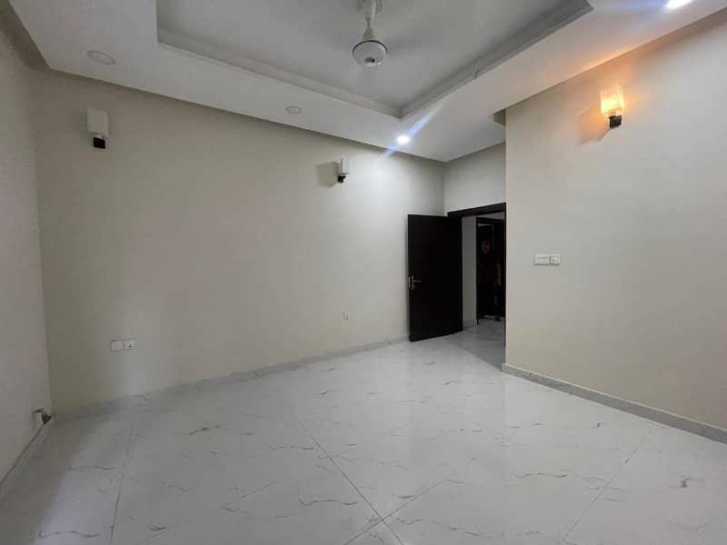 1 Kanal Upper portion availble for rent in Gulberg Lahore 1