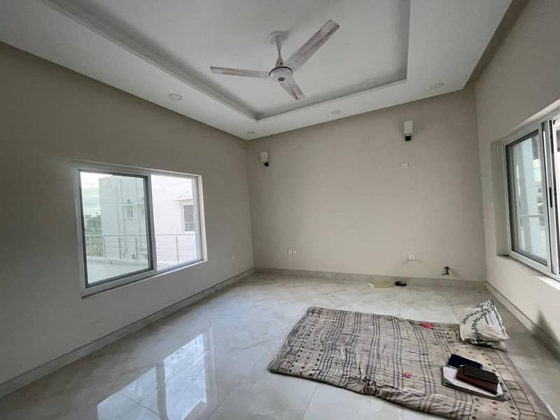 1 Kanal Upper portion availble for rent in Gulberg Lahore 5