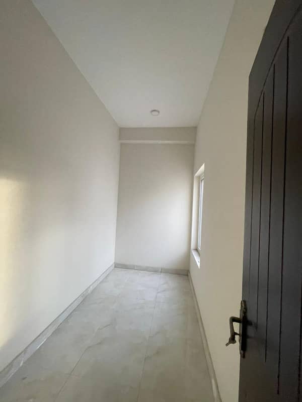 1 Kanal Upper portion availble for rent in Gulberg Lahore 6