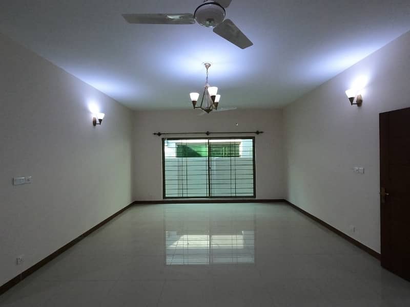 A Spacious 375 Square Yards House In Askari 5 - Sector J 3