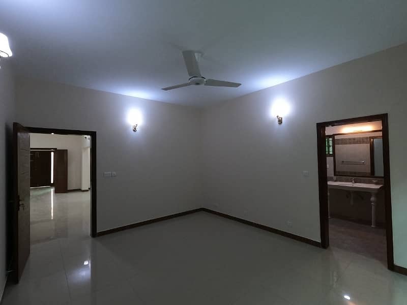 A Spacious 375 Square Yards House In Askari 5 - Sector J 12