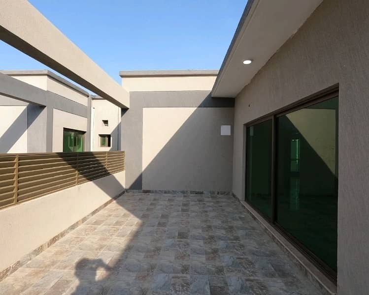 A Spacious 375 Square Yards House In Askari 5 - Sector J 14