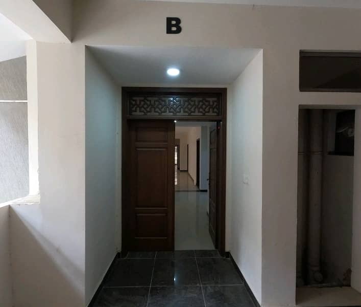 Askari 5 - Sector J Flat Sized 3300 Square Feet For Sale 18