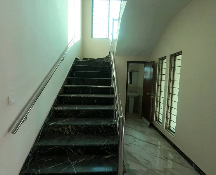 Spacious House Is Available In Askari 6 For sale 19