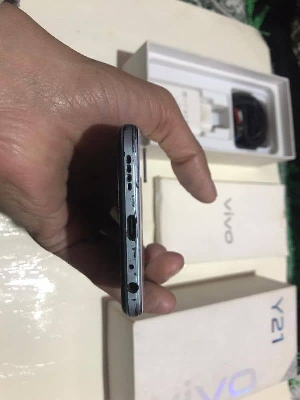 Vivo Y21 4/64 with Box Charger 3