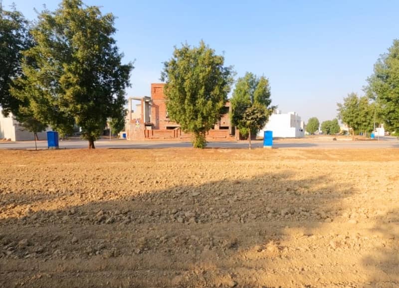 Ideally Located Commercial Plot Of 8 Marla Is Available For Sale In Lahore 2