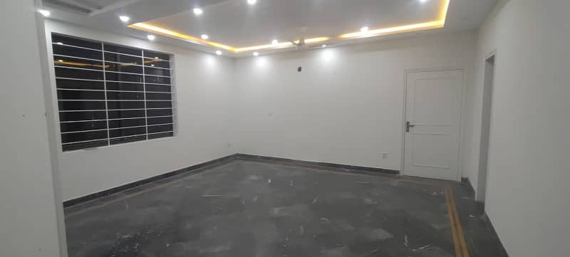 1 KANAL FULL HOUSE FOR RENT IN DHA PHASE 2 6