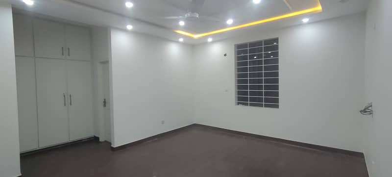 1 KANAL FULL HOUSE FOR RENT IN DHA PHASE 2 10