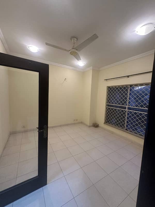 6.33 Marla House For Sale In Bahria Town Lahore. 2