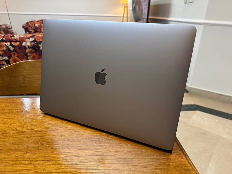 MacBook Pro 2019 - 16 inch (i9 & 1 TB) 0