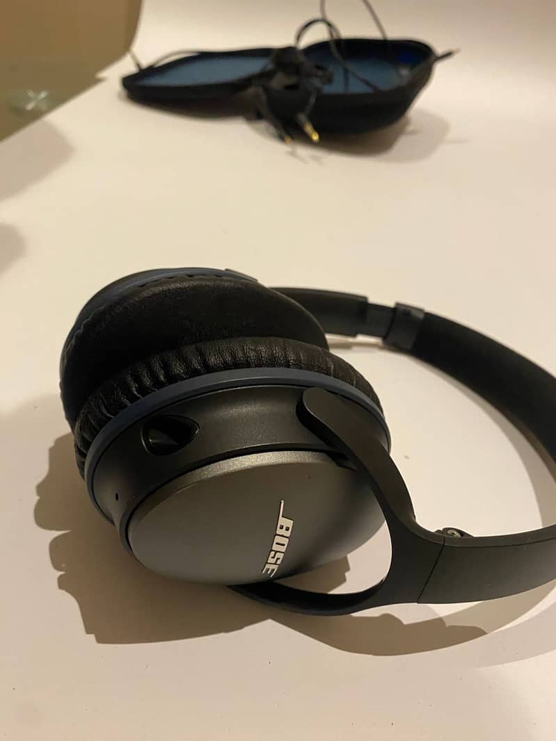 Bose QuietComfort 25 Acoustic Noise Cancelling Headphones 4