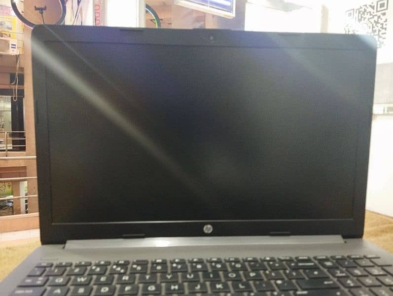 Hp AMD Laptop 4GB / 128 GB Raseon 3 1