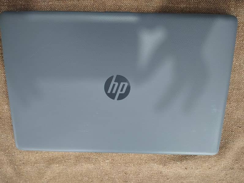 Hp AMD Laptop 4GB / 128 GB Raseon 3 7