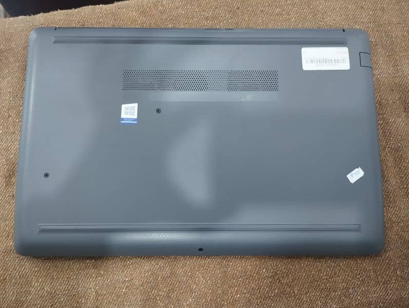 Hp AMD Laptop 4GB / 128 GB Raseon 3 8