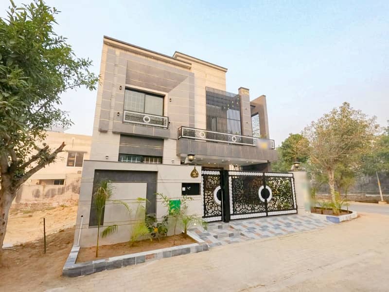 10 Marla House available for sale in Bahria Town - Johar Block, Lahore 6