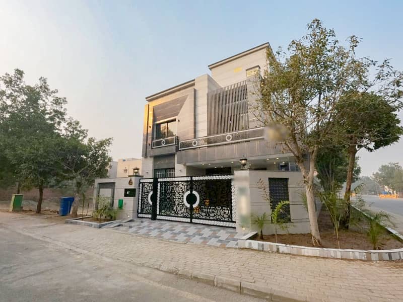 10 Marla House available for sale in Bahria Town - Johar Block, Lahore 7