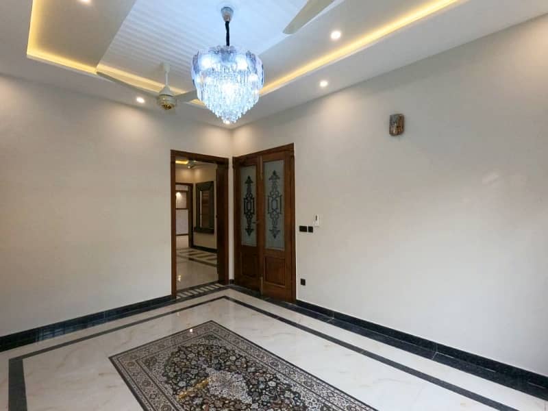 10 Marla House available for sale in Bahria Town - Johar Block, Lahore 12