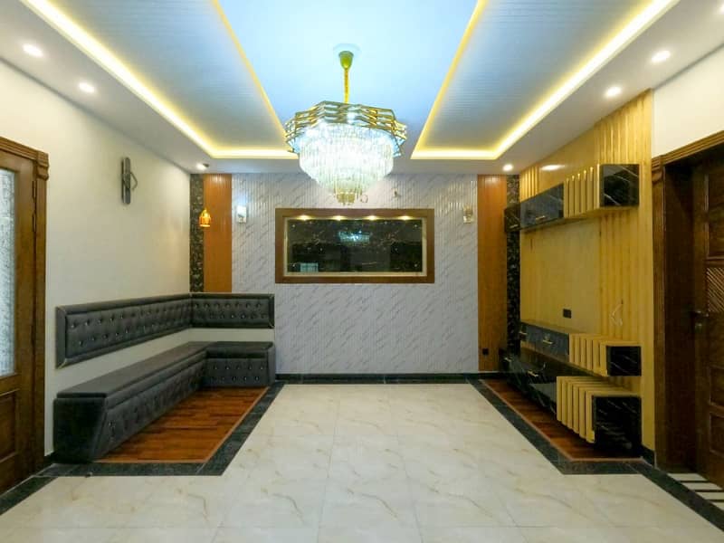 10 Marla House available for sale in Bahria Town - Johar Block, Lahore 13