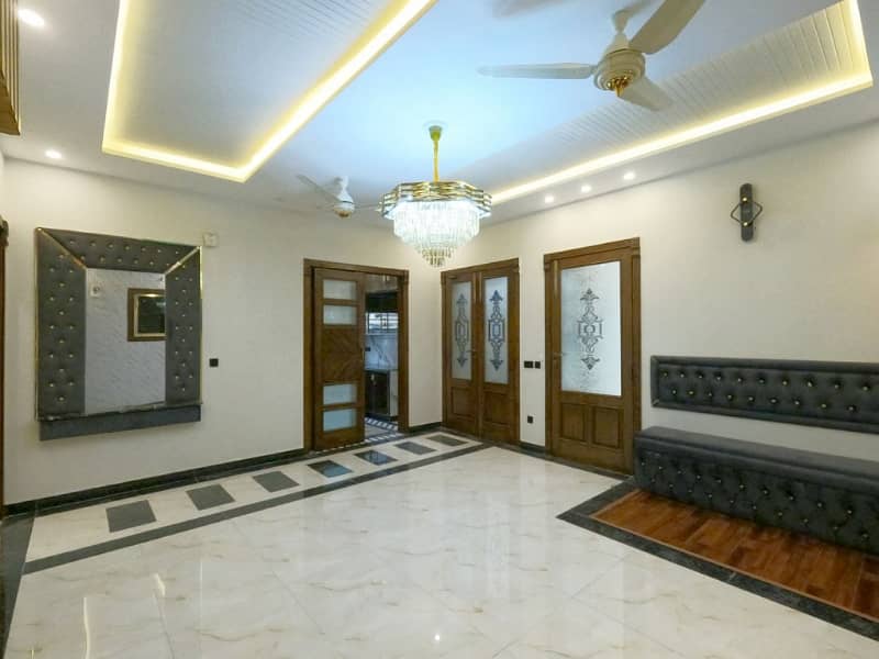 10 Marla House available for sale in Bahria Town - Johar Block, Lahore 14