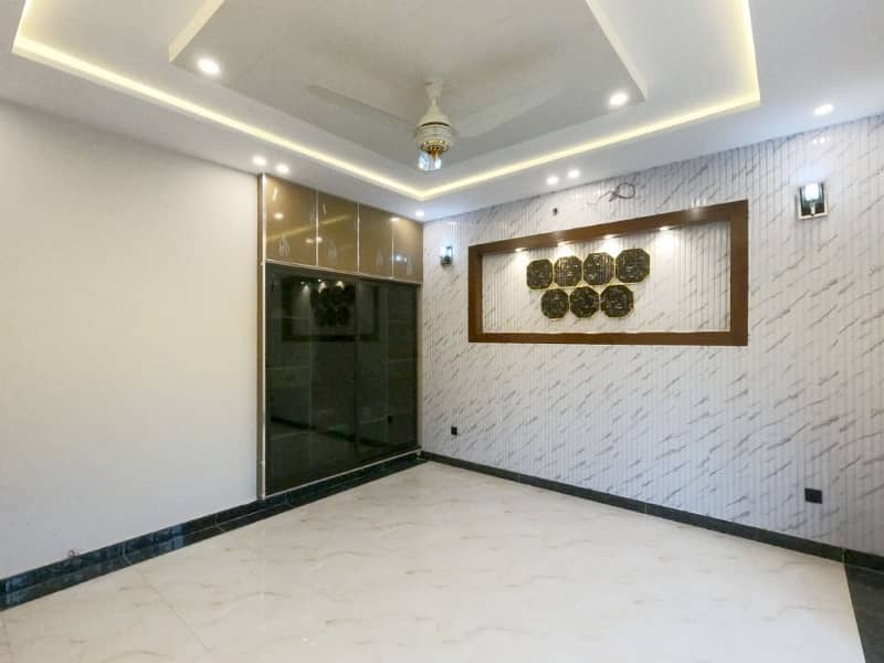 10 Marla House available for sale in Bahria Town - Johar Block, Lahore 20