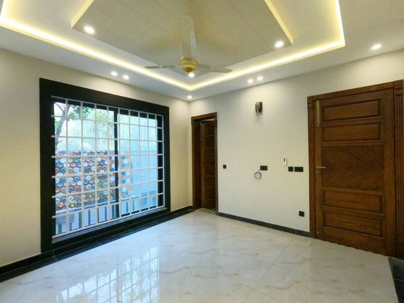 10 Marla House available for sale in Bahria Town - Johar Block, Lahore 21