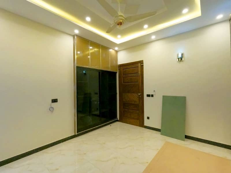 10 Marla House available for sale in Bahria Town - Johar Block, Lahore 26