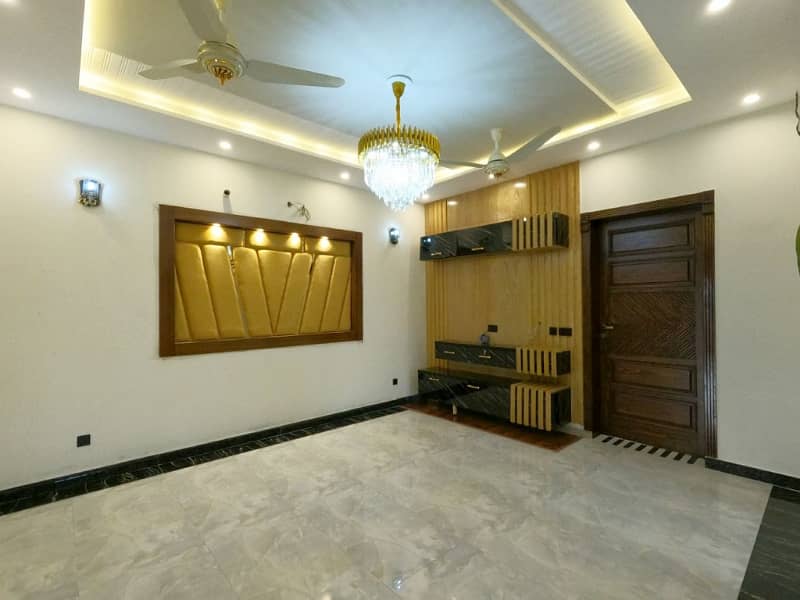 10 Marla House available for sale in Bahria Town - Johar Block, Lahore 30