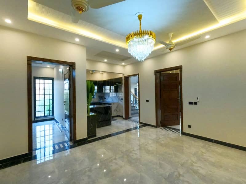 10 Marla House available for sale in Bahria Town - Johar Block, Lahore 33