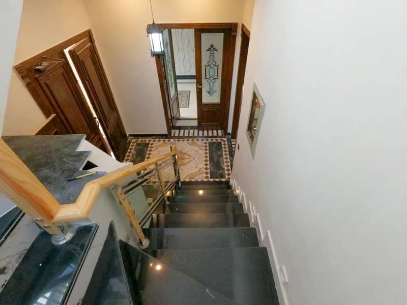 10 Marla House available for sale in Bahria Town - Johar Block, Lahore 48