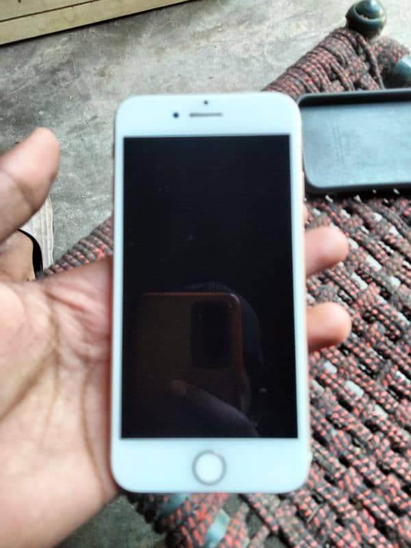 I phone 7 non pta 256 gb all ok set camera ok finger ok urgent sale 0