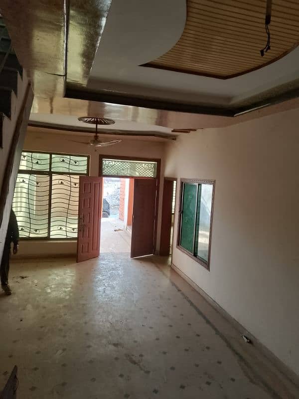 8 Marla double story near park(03277342171) 2