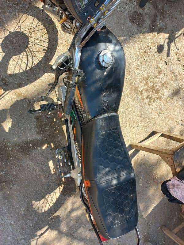 I am seilling my bike in very good condition. 7