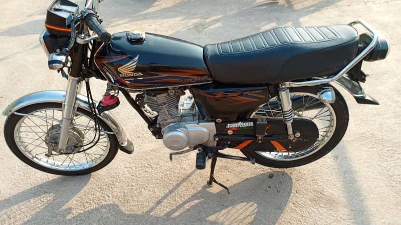 Honda CG 125 Black 18/19 Model 1