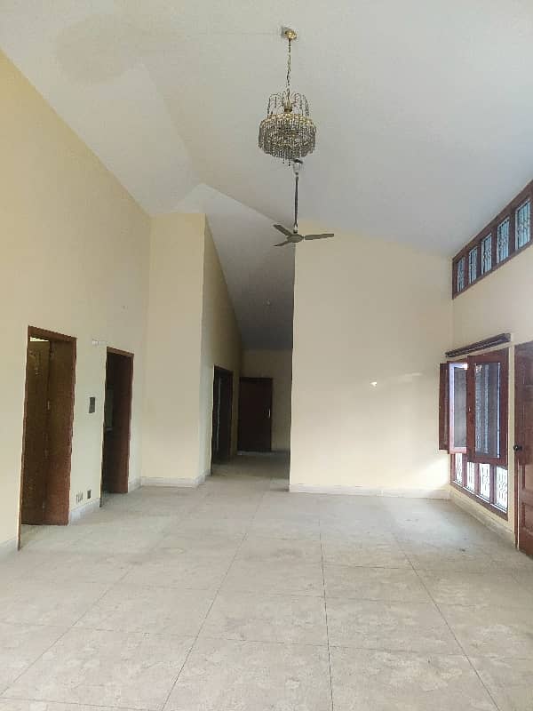 BEAUTIFUL PRIME LOCATION SEPARATE GATES UPPER PORTION FOR RENT 2