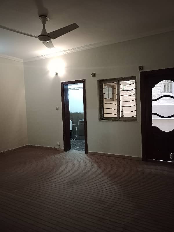 OLD DOUBLE UNIT HOUSE FOR SALE IM AYUB COLONY 3