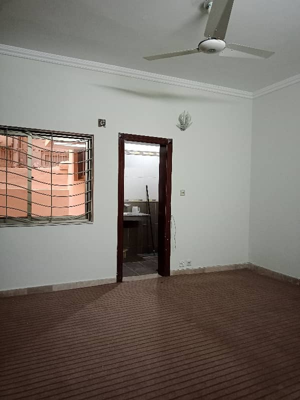 OLD DOUBLE UNIT HOUSE FOR SALE IM AYUB COLONY 4