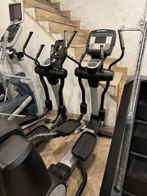 Treadmills / Running Machine / Elleptical  / Spinning bike / Gym cycle 16