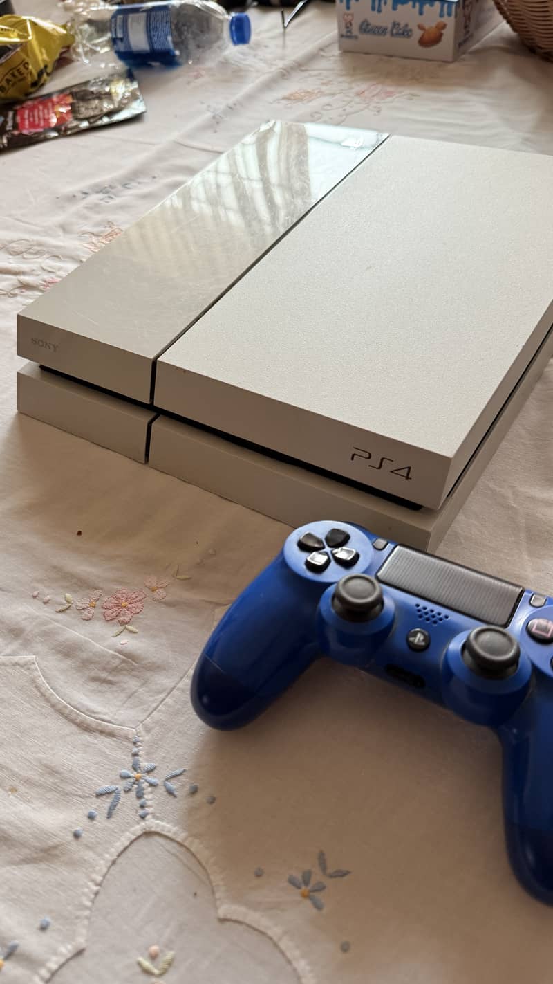 PlayStation 4 - White 2