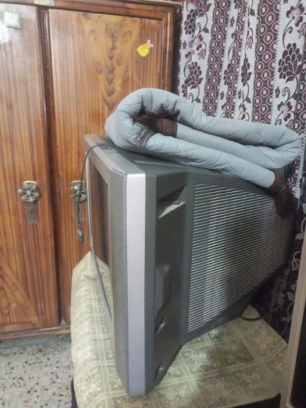 OLD Tv for sale 1