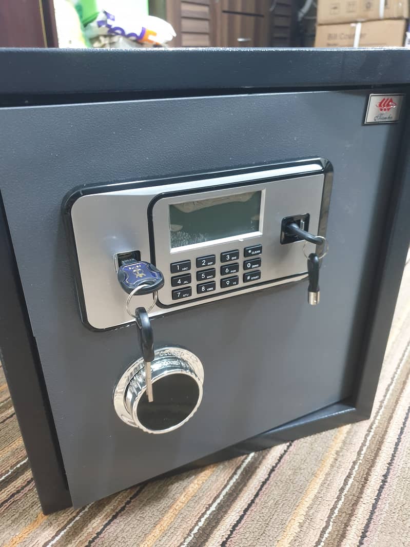 security locker, Cash Counting Machine with Fake Note Detection 17