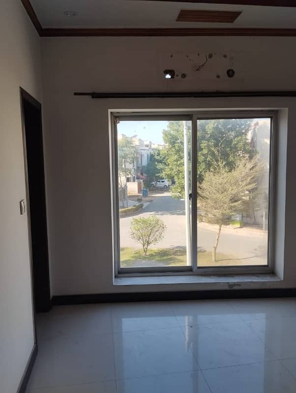 5 Marla Like New House For Rent In BB Block Bahria Town Lahore 6