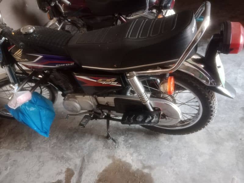 Honda 125 black 2017 model 11