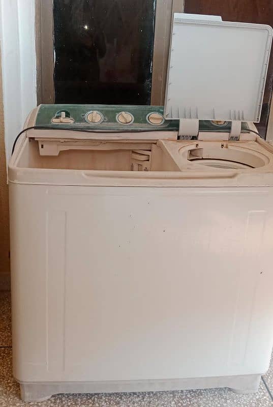 WASHING MACHINE WITH DRYER 1