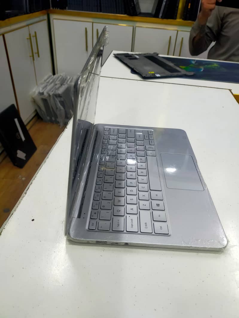 Samsung  CORE I7 8TH GENERATION 1