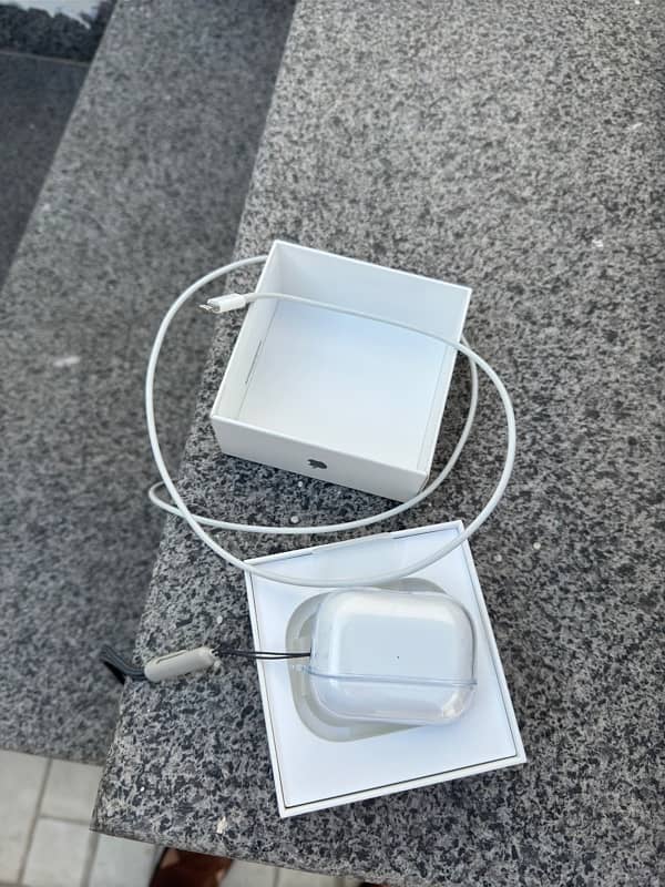 Apple airpods pro 2nd Gen 0