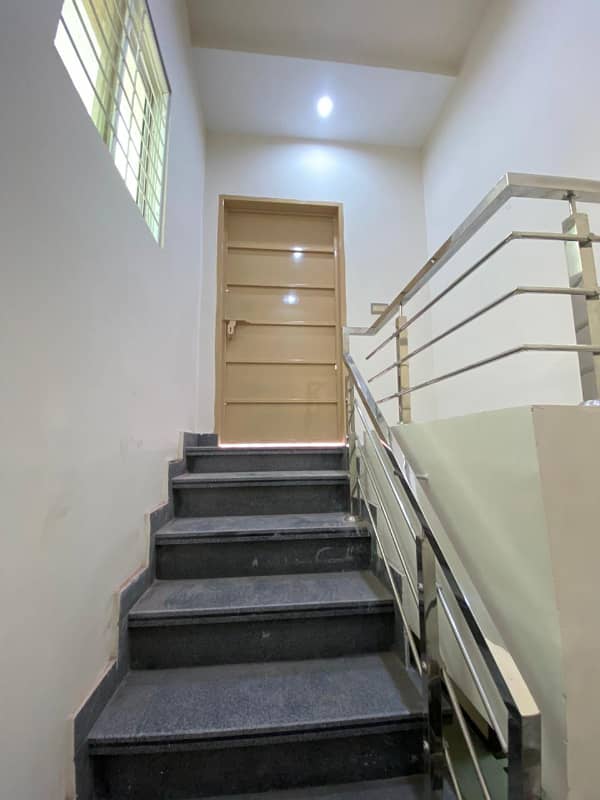 5 Marla Beautiful House for sale in Bismillah 11