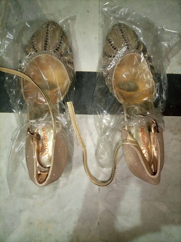 Heel Close Shoes for Sale – Size 8, Good Condition! 0