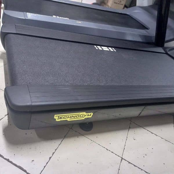 Treadmil TechnoGym 11