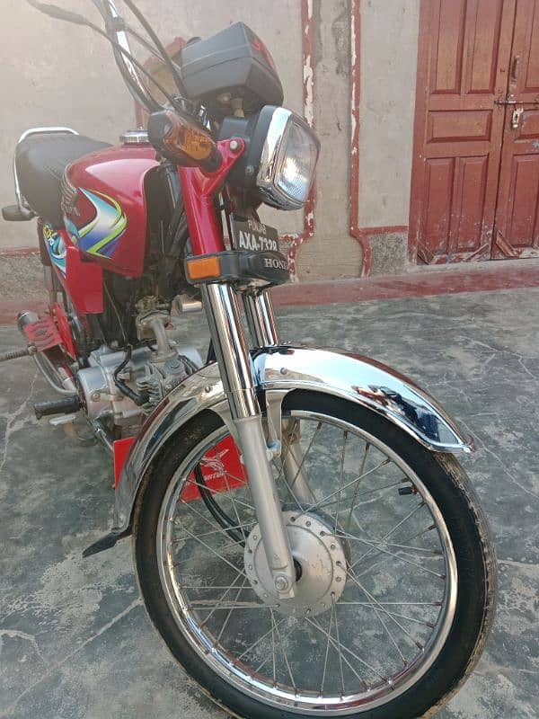 Honda CD 70 bike in new condition 3