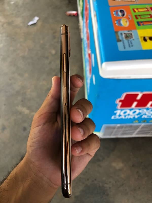 i phone xs max 256 gb 4